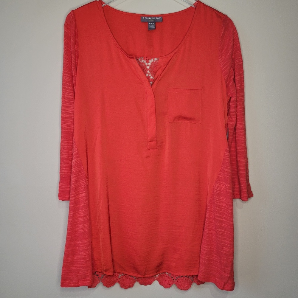 A Pea in the Pod Womens Maternity 3/4 Sleeve V-Neck Blouse Crochet Back Size M